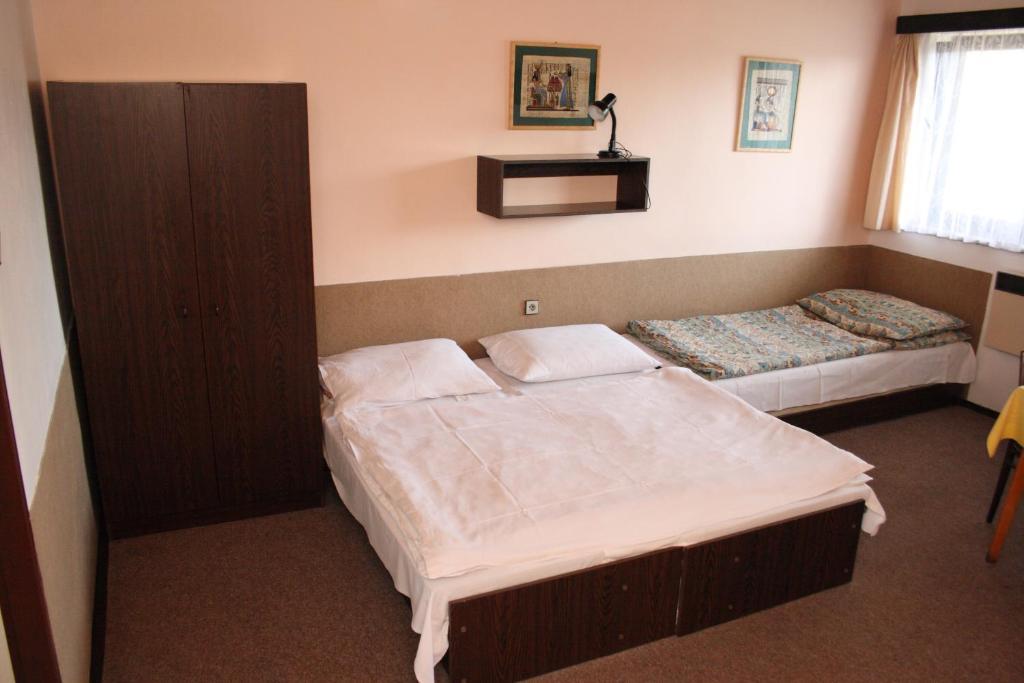 Bungalovy A Ubytovani Ratiborice- Zlic Česká Skalice Ruang foto